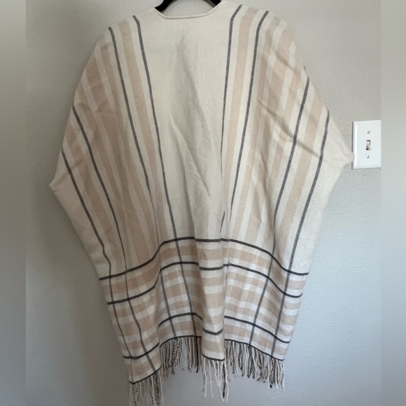NWOT LOFT Cream wrap - Picture 2 of 6